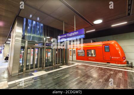 Hanovre, Allemagne - 9 août 2020 : gare ferroviaire à l'aéroport de Hanovre (HAJ) en Allemagne. Banque D'Images