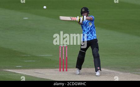 Hove, Royaume-Uni. 28 août 2020. La batte de Phil Salt de Sussex pendant le match Blast T20 de Vitality entre Sussex Sharks et Surrey au 1er Central County Ground, Hove Credit: James Boardman/Alay Live News Banque D'Images