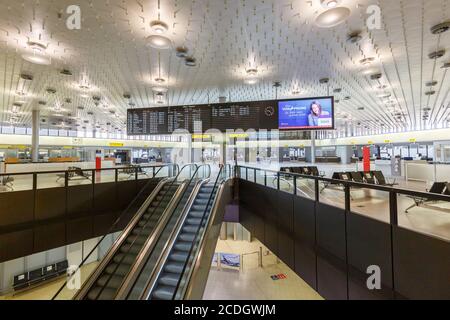 Hanovre, Allemagne - 9 août 2020 : terminal B de l'aéroport de Hanovre (HAJ) en Allemagne. Banque D'Images