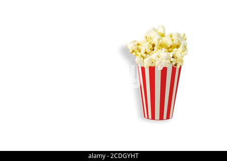 pop-corn salé isolé sur fond blanc, boîte en carton de tasse à rayures 3d Banque D'Images