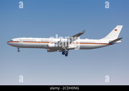 Leipzig, Allemagne - 19 août 2020: Flugbereitschaft der Bundesrepublik Deutschland Luftwaffe Airbus A340-300 à l'aéroport de Leipzig Halle à Ger Banque D'Images