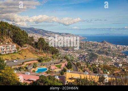 Portugal, Madère, Funchal, vue de Funchal depuis Cabo Girao Banque D'Images