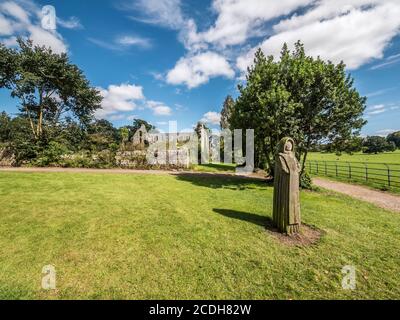 C'est les ruines du monastère cistercien du 11-12ème siècle De l'abbaye de Jervaulx dans les Dales du Yorkshire du Nord près de Village d'East Witton Banque D'Images