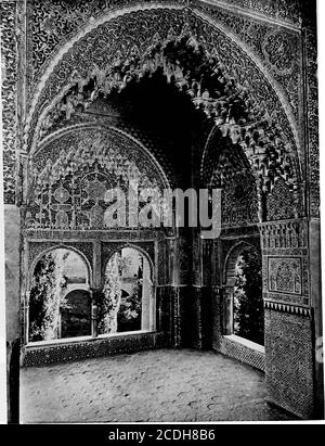 . Une courte histoire de l'art . COUR DES LIONS, ALHAMBHANote les arches stalactites et le vaulting.. Salle: Des deux sœurs, alhambra le dado est de carreaux vitrés; ci-dessus est l'ornement de stuc d'extrême en tricutie, coloré en rouge, bleu et or. Par les fenêtres est vue sur un petit jardin. L'ART DE MOHOMMETAN 163 de lui dans un palais de la Renaissance qui n'a jamais été complaté, mais les plus belles parties de l'origine mauresque ont été conservées. Le plus grand des deux tribunaux ouverts est appelé la Cour de l'Alberca. Il est de soixante-dix pieds de large, et un hun-dred et soixante-dix-six pieds de long, et a un corrido Banque D'Images