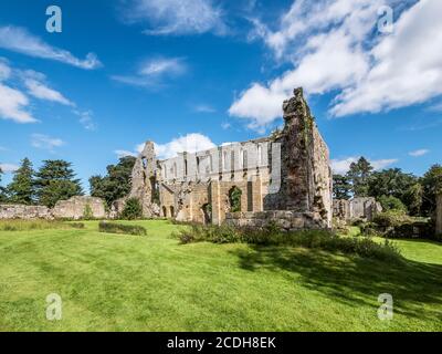 C'est les ruines du monastère cistercien du 11-12ème siècle De l'abbaye de Jervaulx dans les Dales du Yorkshire du Nord près de Village d'East Witton Banque D'Images