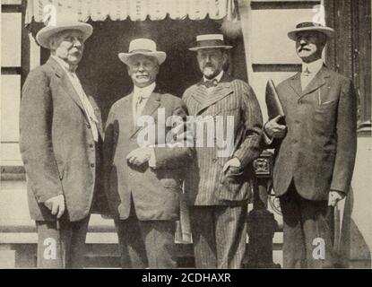 . Examen des revues et du travail du monde . ge Gary est le président du comité exécutif de la Steel Corporation. Il a défendu l'action de sa compagnie qui a pris le contrôle de la Tennessee Coal & IronCompany en 1907, au motif que c'était nécessaire pour éviter une panique encore moroviente qu'elle ne l'était réellement, le fait que certaines institutions bancaires importantes avaient prêté des sommes importantes sur les actions de TennesseeCoal & Iron, qui n'avait pas de salein prêt un marché de panique. La fermeture de theloan sur un titre non négociable aurait havedriven au mur un grand opératorateur de Wall Street et fortement augmenté le Banque D'Images