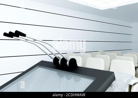 Microphones sur pied dans une salle de conférence moderne Banque D'Images