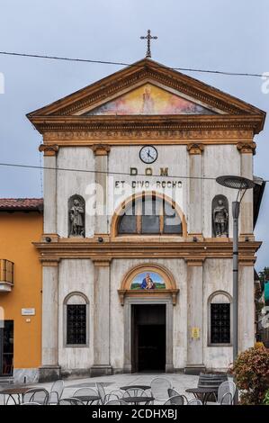 Intra, Verbania/Italie - septembre 2012 : la façade de l'église de San Rocco Banque D'Images