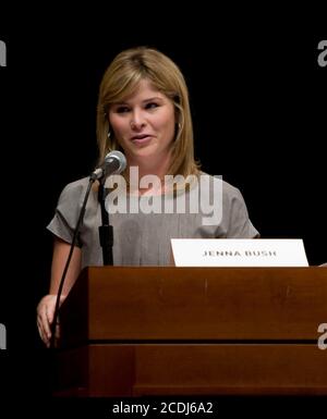 DOSSIER Austin, TX 3 novembre 2007: La première fille Jenna Bush lit dans son premier livre, 'l'histoire d'Ana' comme un auteur en vedette au Texas Book Festival 2007, fondé par sa mère, la première dame Laura Bush. ©Bob Daemmrich/ Banque D'Images