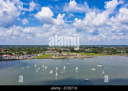 Vue aérienne du Castillo de San Marcos, le plus ancien fort de maçonnerie du continent des États-Unis à St. Augustine, Floride. Banque D'Images