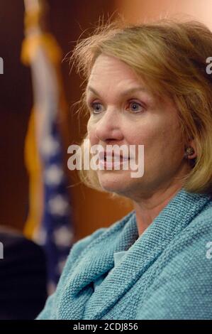 Austin, TX 10 septembre 2007: Elizabeth Edwards, épouse de la candidate à la présidence John Edwards, parle aux journalistes au siège du Parti démocratique du comté de Travis pendant une levée de fonds à travers le Texas. ©Bob Daemmrich Banque D'Images