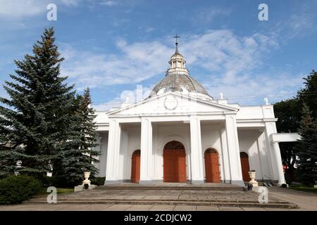 Église Saint-Pierre à Daugavpils, Lettonie. Le lieu de culte catholique romain se trouve dans le centre de la deuxième ville de Lettonie. Banque D'Images