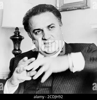 Federico Fellini. Portrait du réalisateur italien Federico Fellini (1920-1993) de Walter Albertin, vers 1965 Banque D'Images