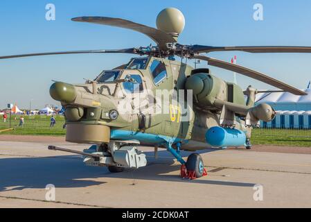 ZHUKOVSKY, RUSSIE - 30 AOÛT 2019 : gros plan de l'hélicoptère d'entraînement de combat russe MI-28UB 'Night Hunter'. MAKS-2019 spectacle aérien Banque D'Images