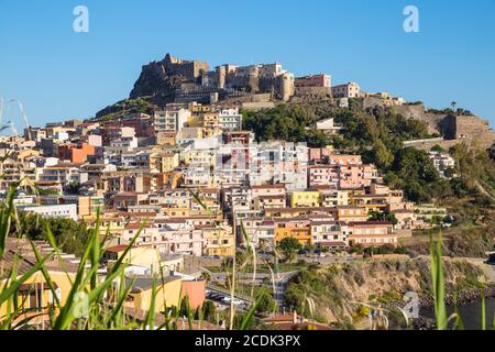 Italie, Sardaigne, province de Sassari, Castelsardo, vieille ville et château ancien Banque D'Images