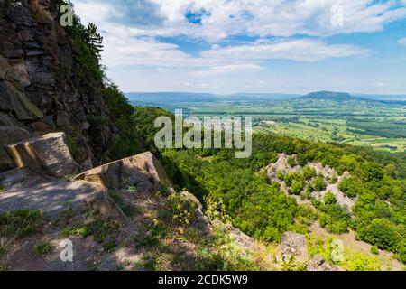 Vue du sommet de Badacsony vers le nord jusqu'aux buttes (montagne Szent Gyorgy) du Balaton-Felvidek, Hongrie Banque D'Images