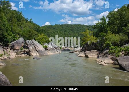 Grands rochers sous les chutes Cumberland sur la rivière Cumberland Kentucky du Sud-est Banque D'Images