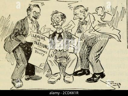 . Examen des critiques et du travail du monde . sentiment atic. Ce que le peuple américain demande à ce jour est ceci: Étant donné les conditions telles qu'elles existent maintenant dans le monde, comment allons-nous procéder pour former une ligue des nations ef-fective? Le chef du gouvernement américain n'a pas tenté de répondre à cette question. La proce-dure la plus pratique semble être la suivante: Les AlliedPowers qui ont gagné la guerre ont été les fins de la guerre, et à l'heure actuelle, une Ligue des nations. Ils ont unifiedleurs politiques internationales. Ils ont placé leurs armées et leurs marines sous des comnriands uniques; ils l'ont fait Banque D'Images