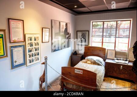 Touristes dans la maison de Nelson Mandela sur la rue Vilakazi à Soweto. Johannesburg, Afrique du Sud. Banque D'Images