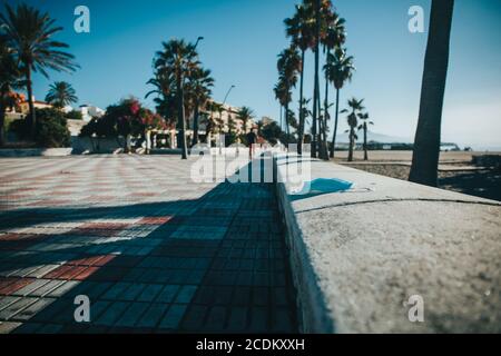 Masque médical dans la rue. Banque D'Images