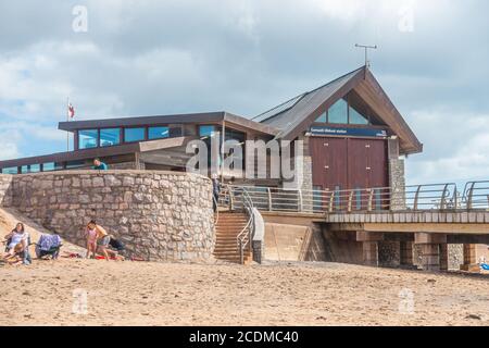 Exmouth Lifeboat Station sur la plage à Exmouth dans le sud du Devon, Royaume-Uni. Banque D'Images