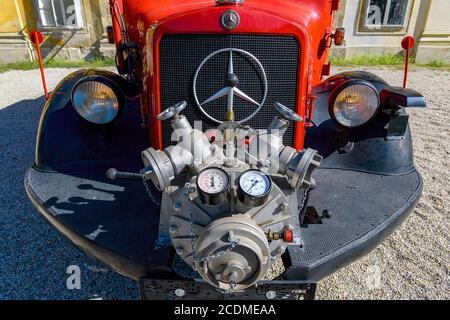 Oldtimer Mercedes Benz L1500S 1941, année de construction 1941, capacité 2594 ccm, puissance 60 ch, moteur d'incendie, sortie d'eau détaillée avec appareil de mesure Banque D'Images