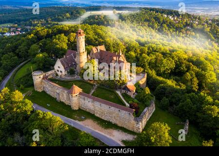 Photo de drone, Altenburg, château médiéval au sommet d'une colline, Bamberg, Steigerwaldhoehe, haute-Franconie, Franconie, Allemagne Banque D'Images