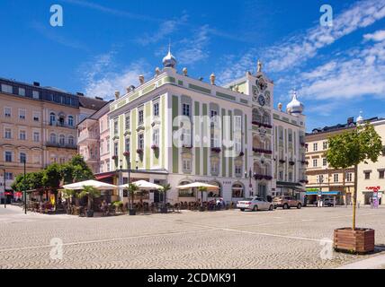 Hôtel de ville avec carillon en céramique, place de l'hôtel de ville, Gmunden, Salzkammergut, haute-Autriche, Autriche Banque D'Images