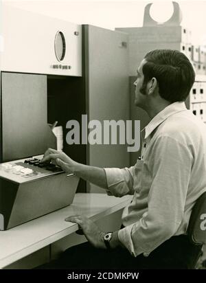 Lecteur de texte brut, ordinateur central IBM 360, Technische Hochschule (aujourd'hui Université technique), photographie historique vers 1966, Munich, Upper Banque D'Images