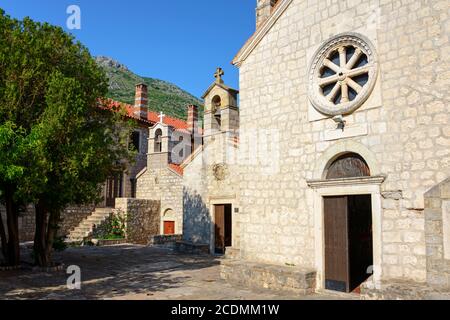 Églises, monastère orthodoxe serbe de Rezevici, Katun Rezevici, Budva, Monténégro Banque D'Images