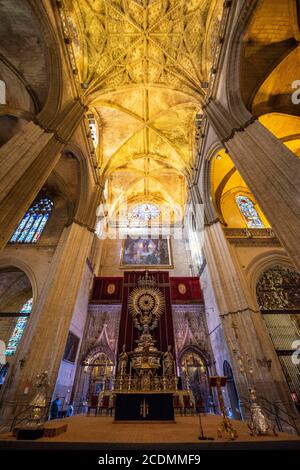 Autel d'argent ou autel d'anniversaire, Cathédrale de Séville, vue intérieure, Cathédrale Santa Maria de la Sede, Séville, Andalousie, Espagne Banque D'Images