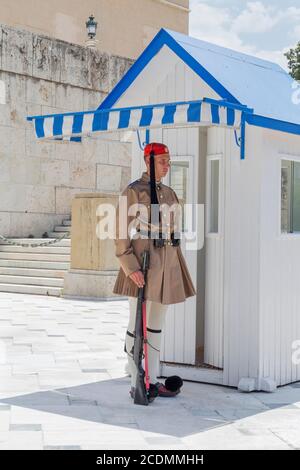 Evzone soldat debout, Athènes, Grèce Banque D'Images