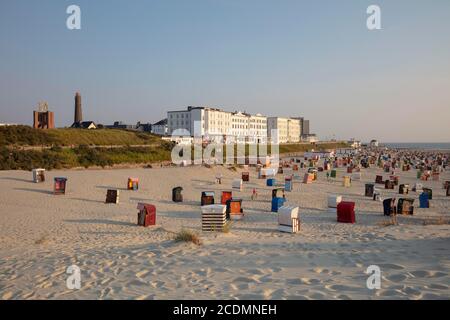 Plage principale dans la lumière du soir, Borkum, île de Frise orientale, Frise orientale, Basse-Saxe, Allemagne Banque D'Images