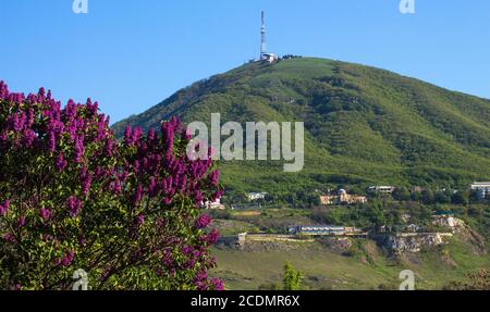 Vue sur le majestueux Mont Mashuk depuis Pyatigorsk Banque D'Images