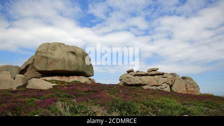 Le granit roque la côte de granit rose à Ploumanach Banque D'Images