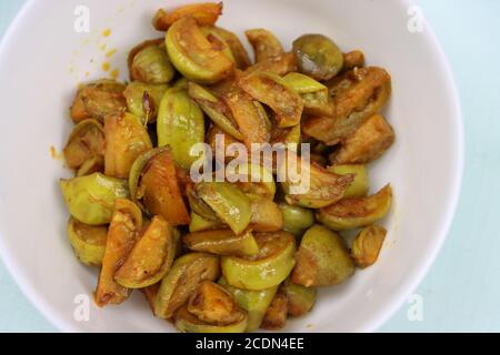 Alevins secs d'aubergines sauvages, Solanum aethiopicum, cuisine locale traditionnelle Banque D'Images