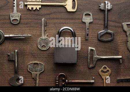 concept check-lock et différentes clés Banque D'Images