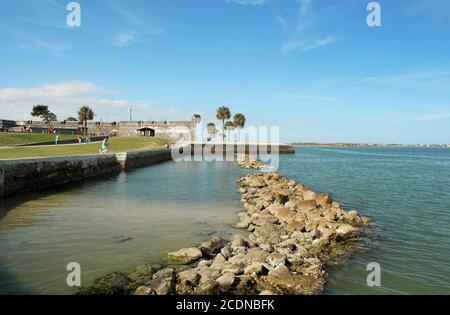 Bord de mer à Saint Augustine, Floride avec le monument Castillo de San Marcos en arrière-plan Banque D'Images