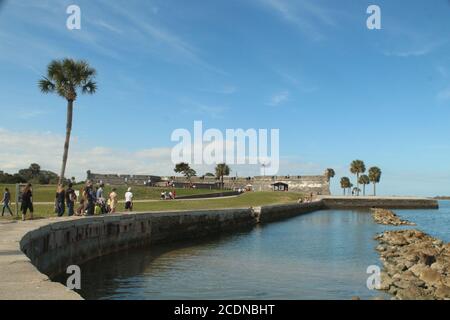 Bord de mer à Saint Augustine, Floride avec le monument Castillo de San Marcos en arrière-plan Banque D'Images