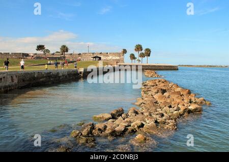 Bord de mer à Saint Augustine, Floride avec le monument Castillo de San Marcos en arrière-plan Banque D'Images