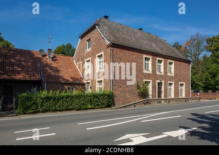 D-Dorsten, D-Dorsten-Deuten, Lippe, région de la Ruhr, Parc naturel de Hohe Mark Westmuensterland, Muensterland, Westphalie, Rhénanie-du-Nord-Westphalie, NRW, Wienbecker Muehlenhof sur l'autoroute fédérale B58, ancien site du moulin à eau de Wienbeck Banque D'Images