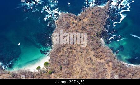 Plage avec voilier au Costa Rica vue d'en haut Banque D'Images