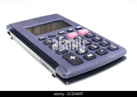 Une image de la calculatrice sur fond blanc Banque D'Images