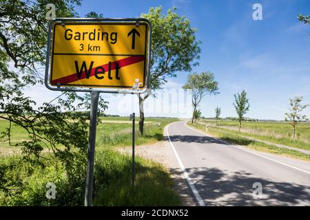 Le panneau de sortie du village Welt dans la Frise du Nord signifie aussi fin du monde Banque D'Images