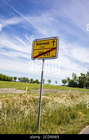 Le panneau de sortie du village Welt dans la Frise du Nord signifie aussi fin du monde Banque D'Images