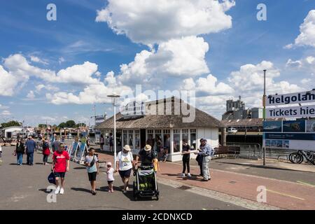 Le port de Busum est le point central de la station de vacances. La Ankerplatz avec des guichets pour les excursions en bateau et les lignes de ferry. Banque D'Images