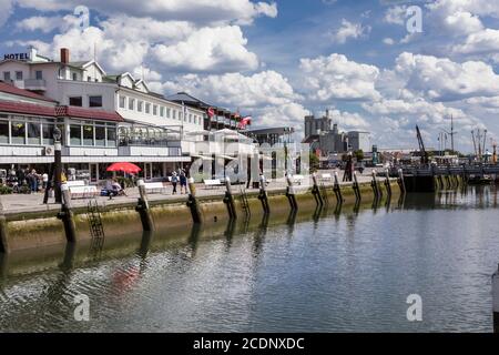 Le port est le point central de la station de vacances Sur la mer du Nord Banque D'Images