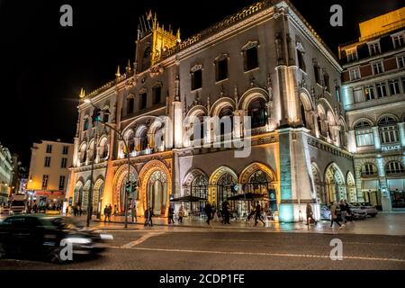 LISBONNE - 01 AVRIL 2018 : Gare de Rossio. Ancienne gare centrale, elle a ouvert ses portes en 1891 et relie la ville à la région de Sint Banque D'Images