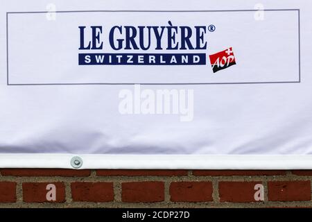 Silkeborg, Danemark - 22 mars 2019 : logo Gruyere sur un mur. Gruyere est un fromage suisse jaune dur Banque D'Images