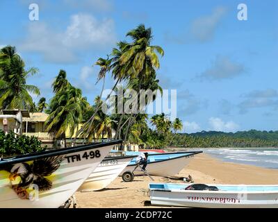 Bateaux sur la plage de Saint-Joseph à Trinidad Banque D'Images